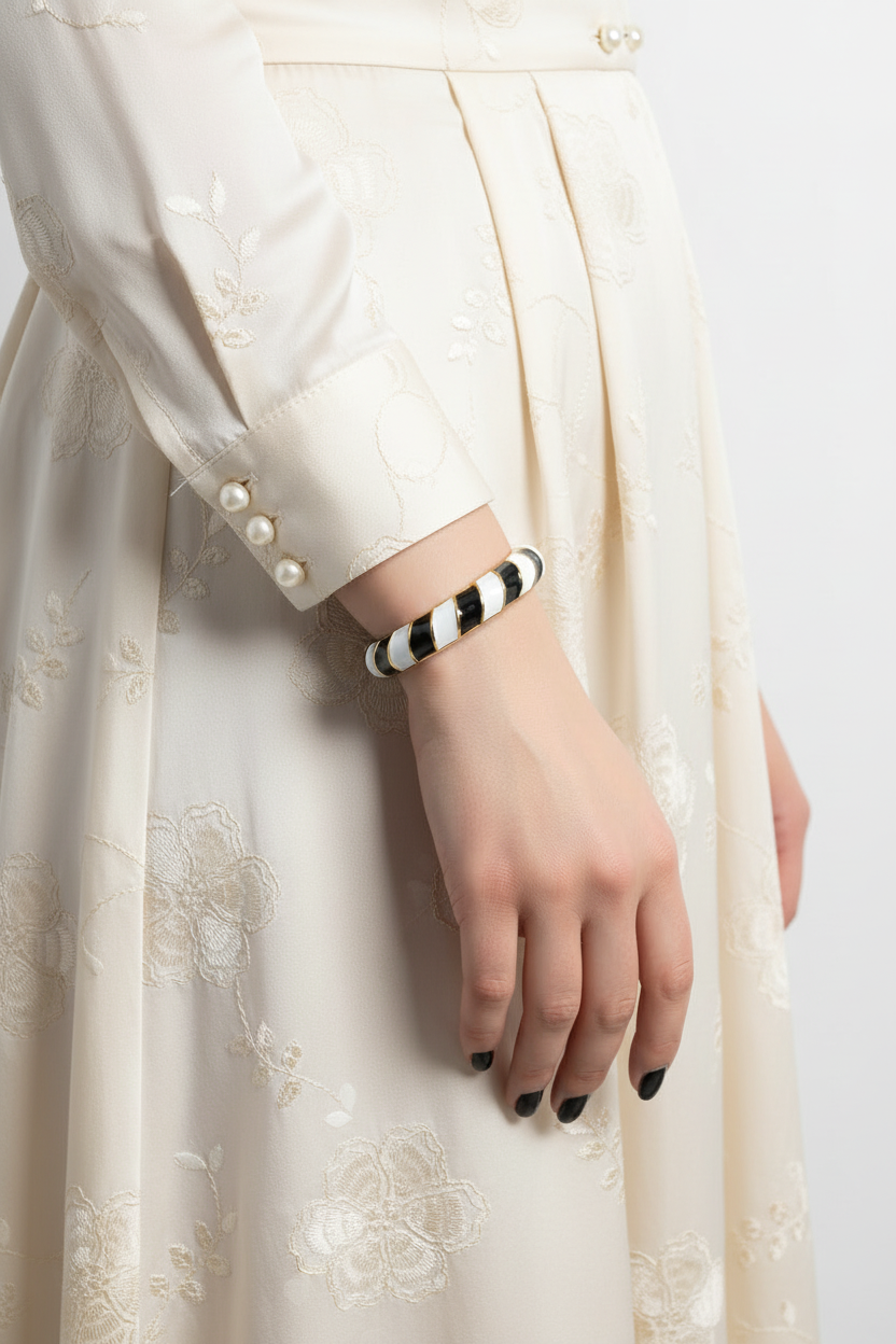 Tuxedo Twist Enamel Hinge Bangle