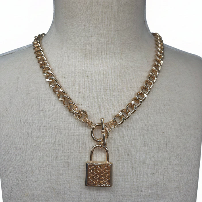 Lattice Lock Curb Chain Necklace