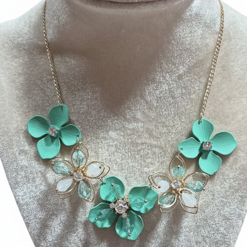 Pretty Petals Necklace