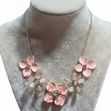 Pretty Petals Necklace