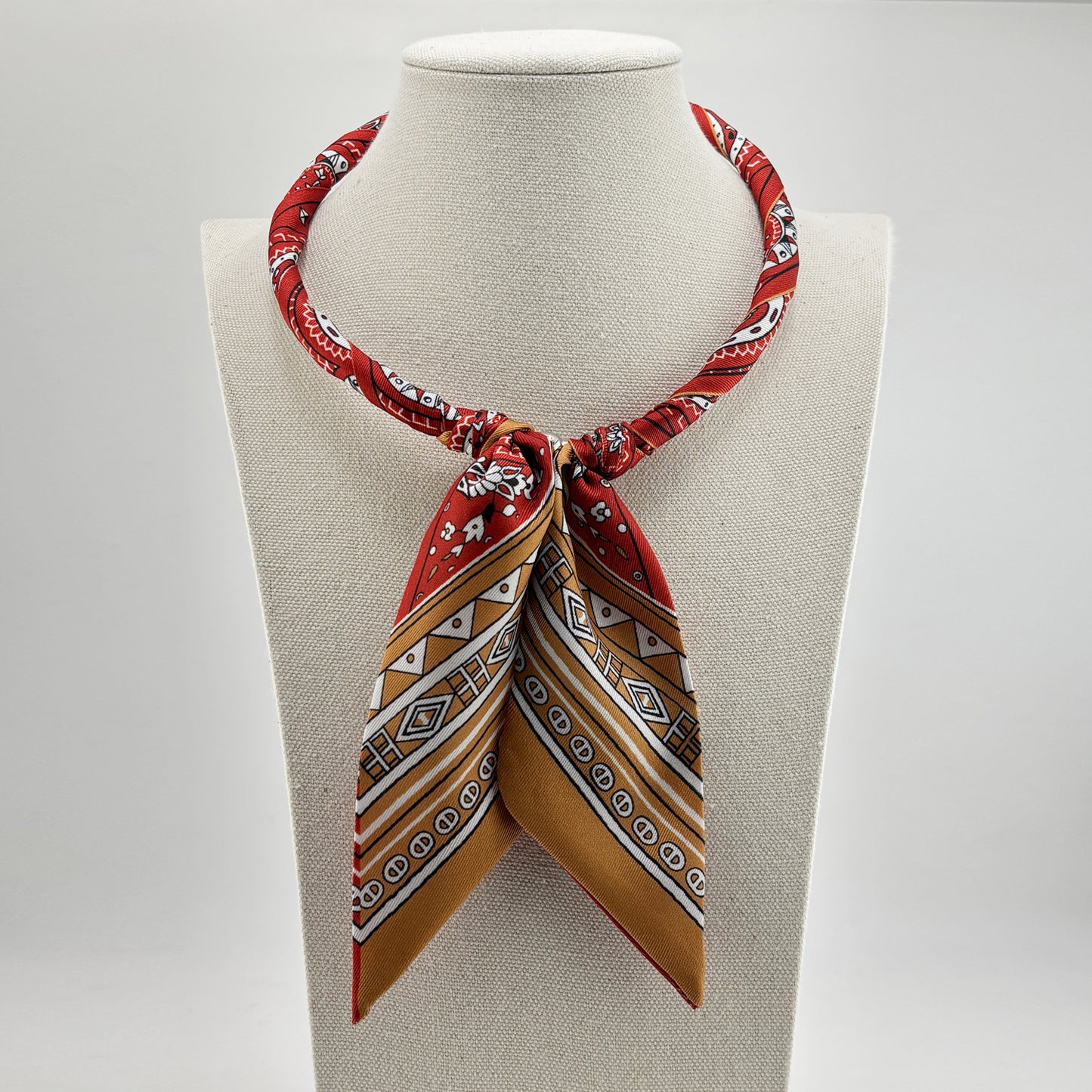 Twilly Necklace Magnetic Closure