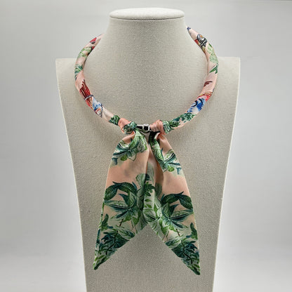 Twilly Necklace Magnetic Closure