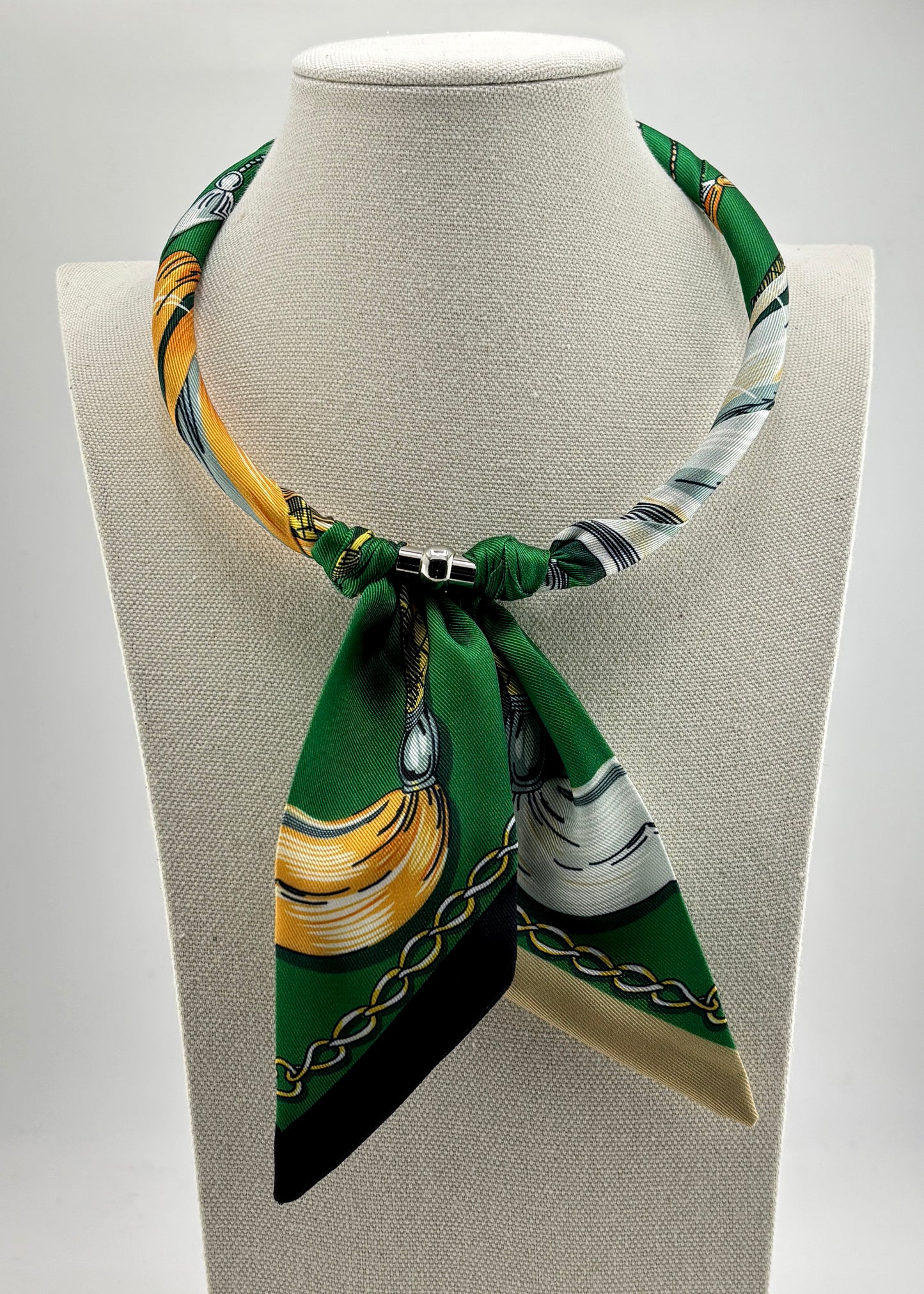 Twilly Necklace Magnetic Closure