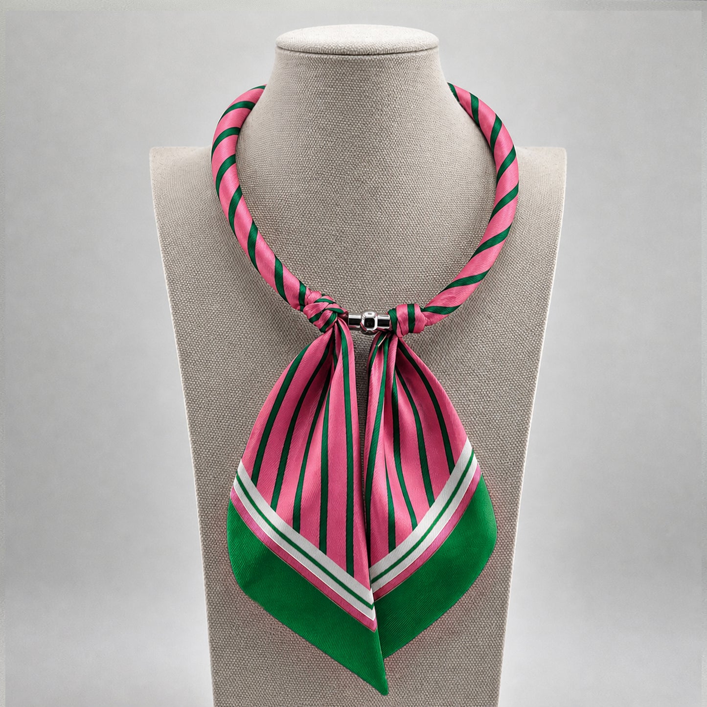 Twilly Necklace Magnetic Closure