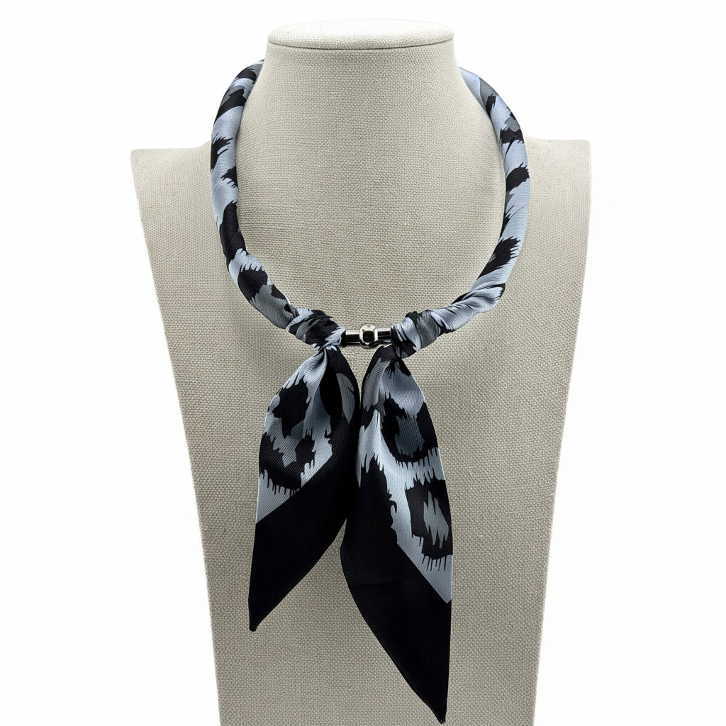 Twilly Necklace Magnetic Closure