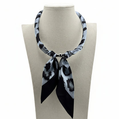 Twilly Necklace Magnetic Closure